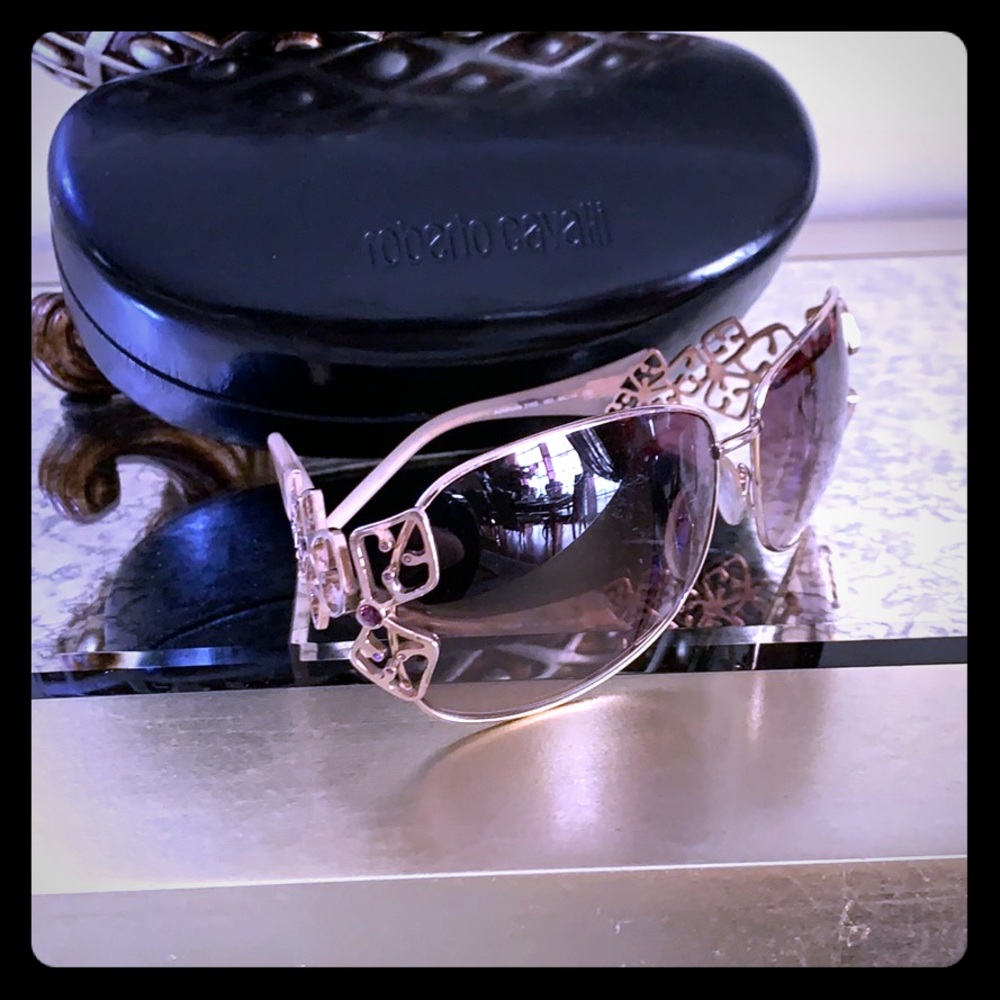 Roberto Cavalli sunglasses 😎